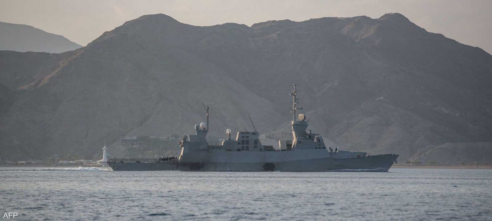 سفينة تابعة للبحرية الإسرائيلية تدخل البحر الأحمر