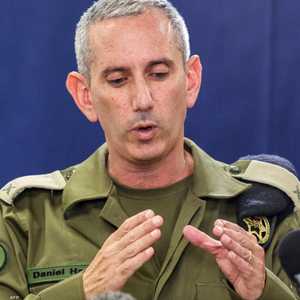 أبو عبيدة (يمين)، ودانيال هغاري