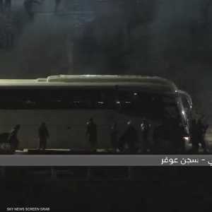 إسرائيل تنقل الفلسطينيين المفرج عنهم من سجن عوفر