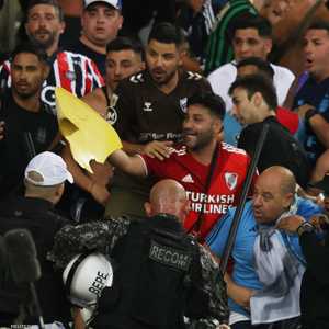 تأخرت انطلاقة المباراة لنحو نصف ساعة