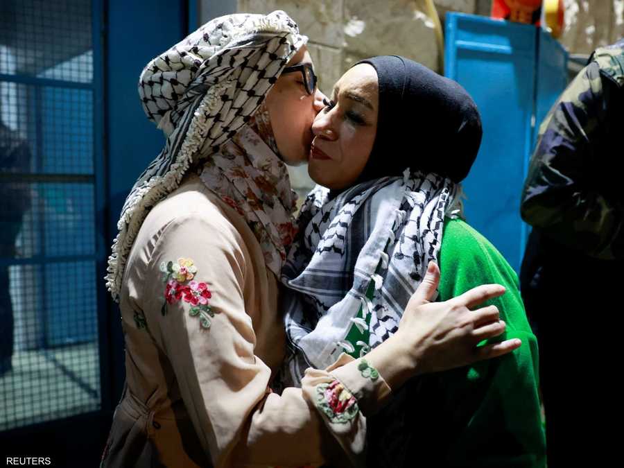 إحدى الأسيرات الفلسطينيات لدى خروجها من سجن عوفر
