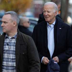 أثناء تجول بايدن هتف بعض من في الحشد المتجمع "فلسطين حرة!"