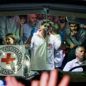 حافلة تقل الأسرى المحررين من سجن عوفر العكسري