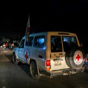 سيارات تابعة للهلال الأحمر على متنها الرهائن