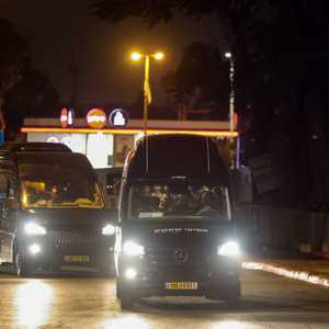 حافلة تقل عدد من الأسرى الإسرائيلين المفرج عنهم أمس