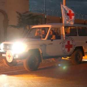 عملية الإفراج عن الأسرى تتم بإشراف الصليب الأحمر.أرشيف