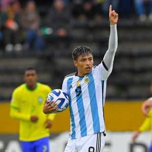 المهاجم الأرجنتيني الشاب أوغستين روبرتو