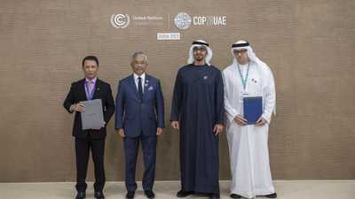 رئيس الإمارات وملك ماليزيا يشهدان اتفاقية للطاقة النظيفة