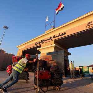 معبر رفح يربط بين قطاع غزة ومصر