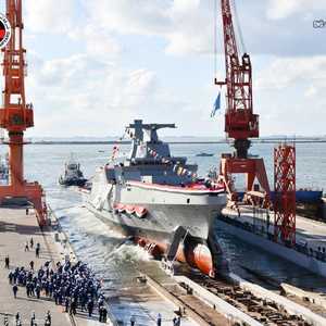 يبلغ طول الفرقاطة 221 مترا وعرضها 16.34 مترا