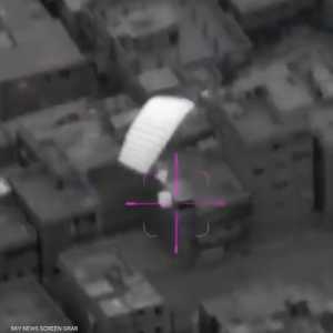 الجيش الإسرائيلي يسقط معدات من الجو لقواته في خان يونس