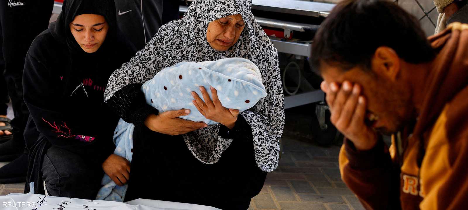 جدة إدريس تحتضن جثمانه الصغير