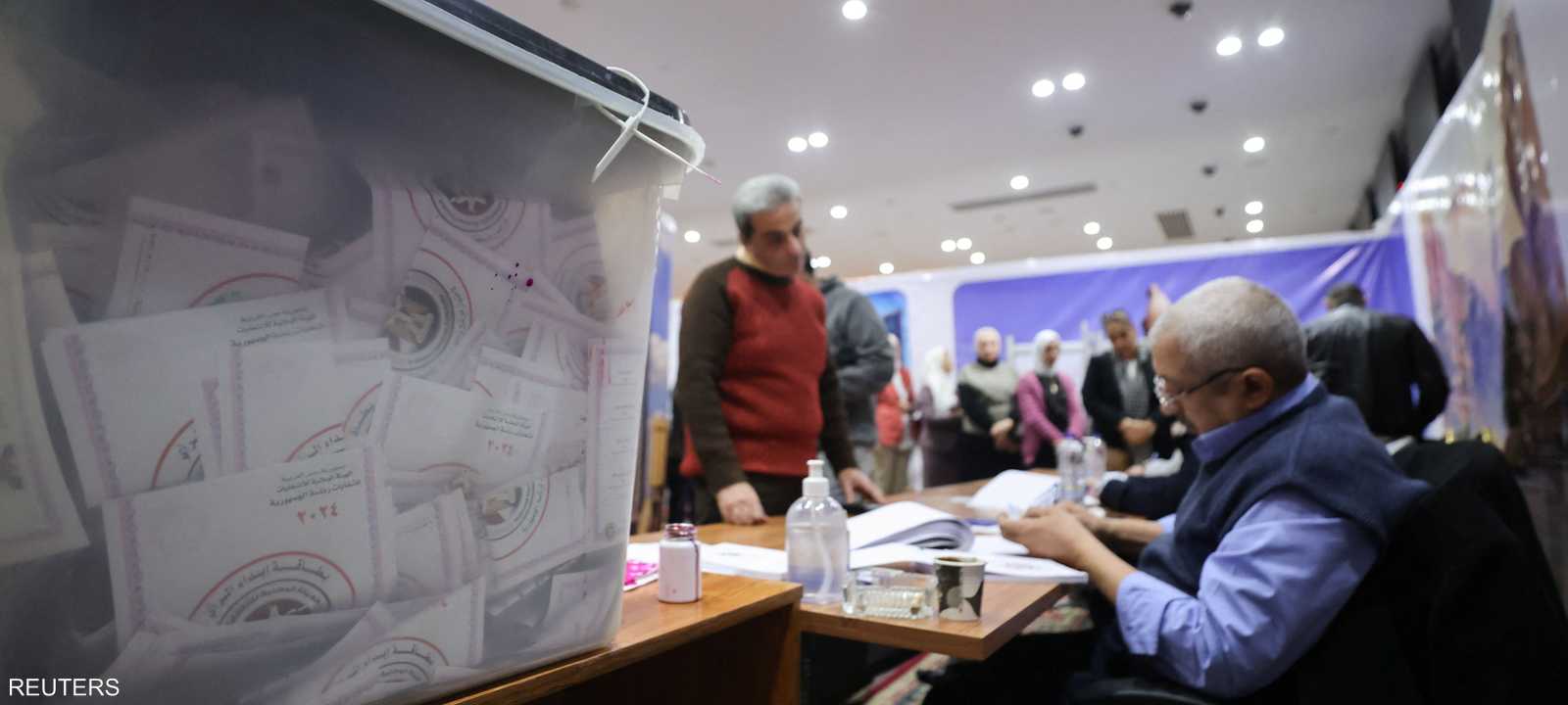 مباشرة بعد إغلاق مراكز الاقتراع، بدأ فرز أصوات الناخبين