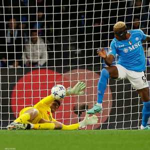 فيكتور أوسيمين يسجل الهدف الثاني لنابولي