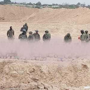 عدد من المعتقلين في غزة وتجريدهم من ملابسهم