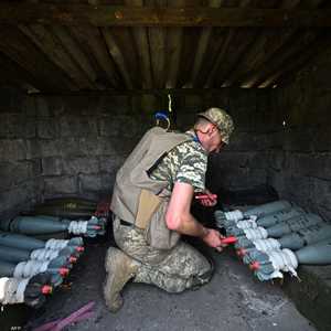 الصفقة تتعلق بشراء أسلحة للجيش الأوكراني (أرشيفية)