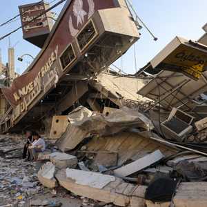 آثار قصف سابق لمخيم النصيرات