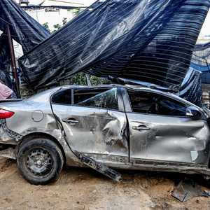 غارة إسرائيلية تستهدف سيارة في مخيم نور شمس بالقرب من طولكرم