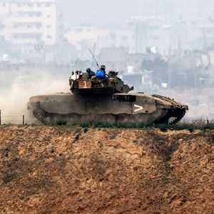 دبابة إسرائيلية على مشارف غزة