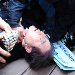 زعيم المعارضة بكوريا الجنوبية تعرض للطعن في مدينة بوسان