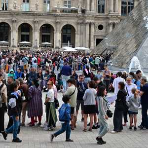 متحف اللوفر في باريس