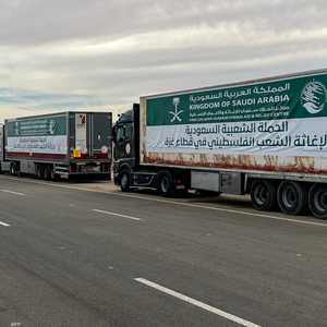 شاحنات مساعدات تصطف لأميال بانتظار الدخول لغزة
