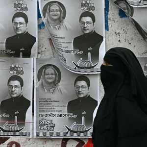 ملصقات انتخابية لحزب الشيخة حسينة في داكا