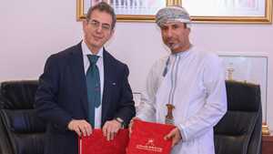 جانب من توقيع اتفاقية الامتياز في عمان
