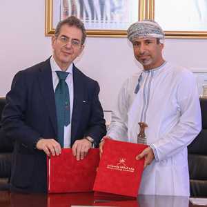 جانب من توقيع اتفاقية الامتياز في عمان