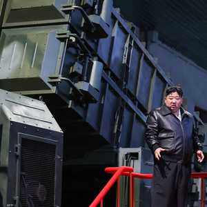 كيم يتفقد مصانع كبرى للأسلحة في كوريا الشمالية