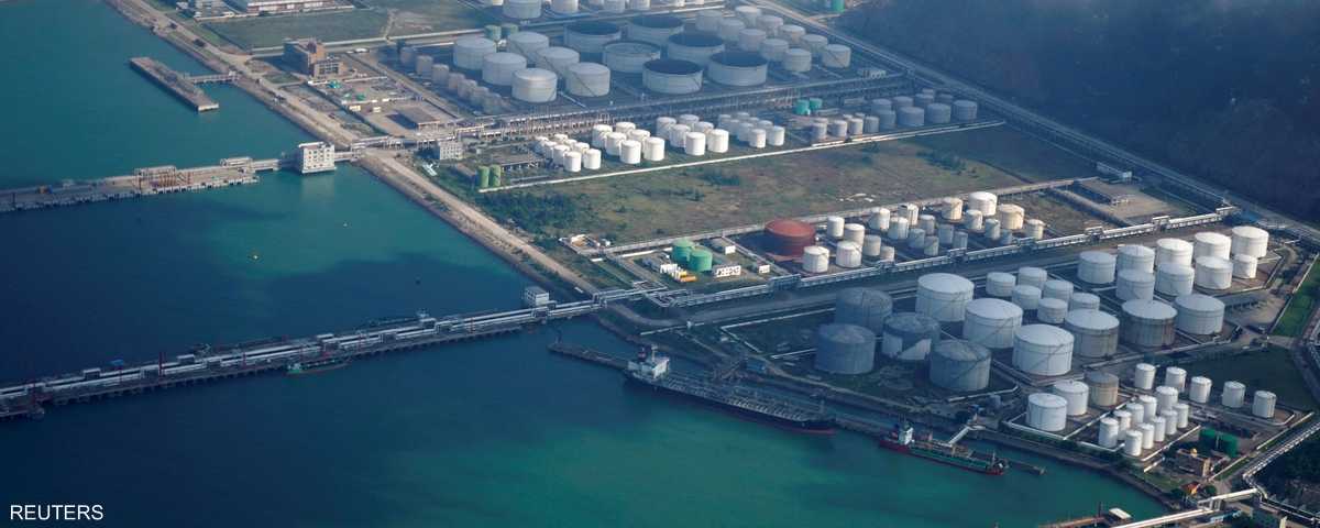 مخزونات النفط والغاز  في ميناء تشوهاى - الصين