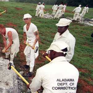 نزلاء في مركز إصلاح وتأهيل بولاية ألاباما (أرشيفية)