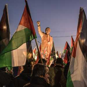 رفع تمثال الزعيم الجنوب إفريقي نيلسون مانديلا في رام الله