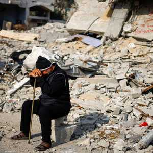 يحمل أحد الجدران المنهارة في غزة أسماء 3 أطفال تحت الأنقاض