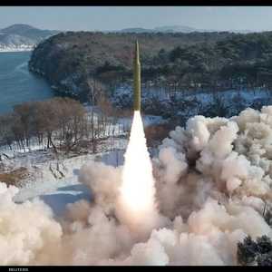 الصاروخ متوسط المدى ويعمل بالوقود الصلب