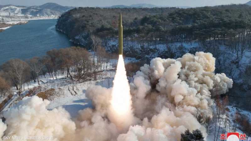 بيونغيانغ "تختبر" صاروخ فرط صوتي يعمل بالوقود الصلب
