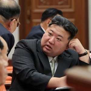 كيم جونغ أون وحديث مع أحد المسؤولين الكوريين