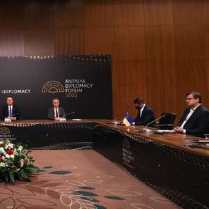 كوليبا ولافروف خلال محادثات استضافتها تركيا