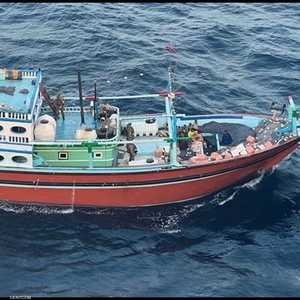 الزورق يحمل أسلحة فتاكة في طريقها إلى الحوثيين