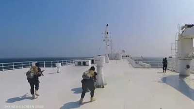 "الحوثيون" يعلنون استهداف سفينة أميركية بالصواريخ