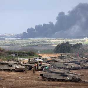 آليات عسكرية إسرائيلية على الحدود مع غزة
