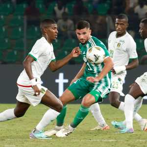 حصار مطبق من لاعبي "المرابطين" على محمد أمين عمورة