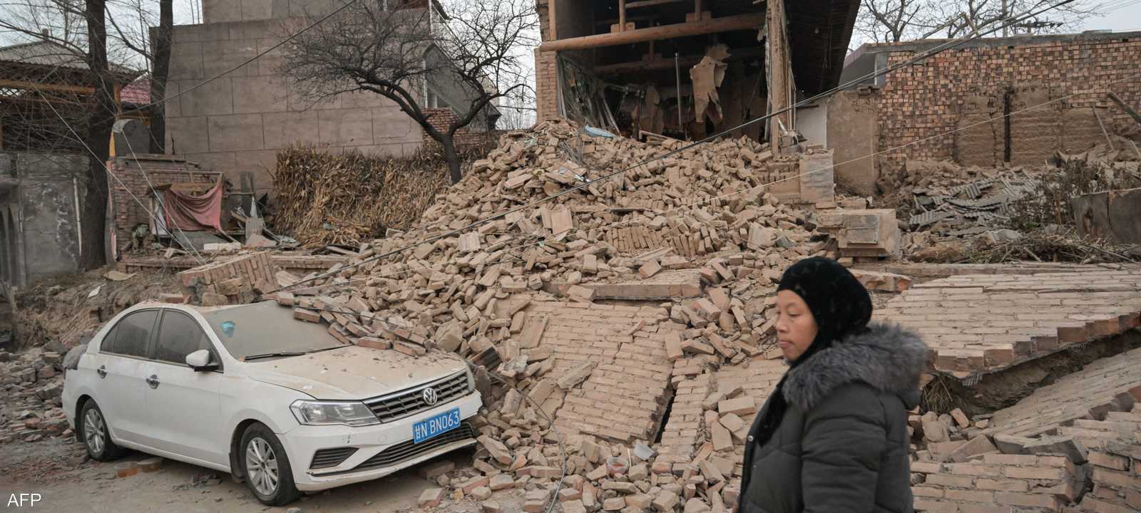 من آثار زلزال سابق في الصين في ديسمبر الماضي