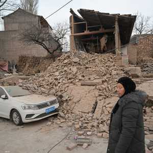 من آثار زلزال سابق في الصين في ديسمبر الماضي