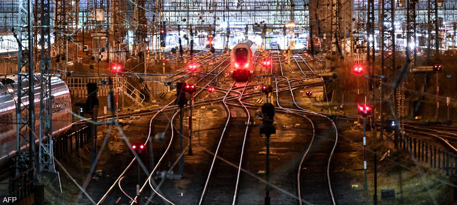 محطة القطارات الرئيسية في فرانكفورت - ألمانيا