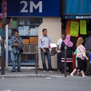 كثافة المهاجرين من المغرب العربي في حي بارباس الباريسي