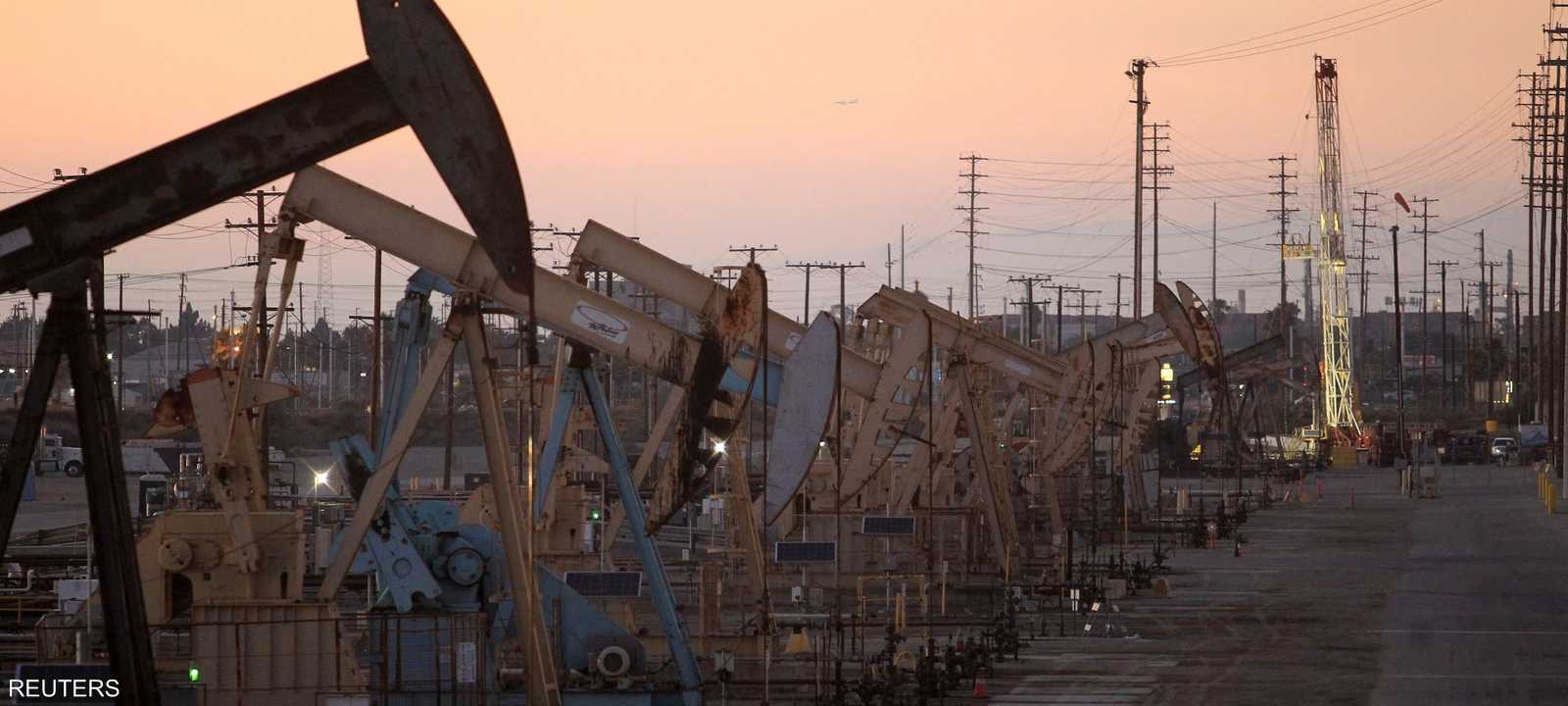 منصات النفط  في حقل ويلمنغتون - لونغ بيتش، كاليفورنيا
