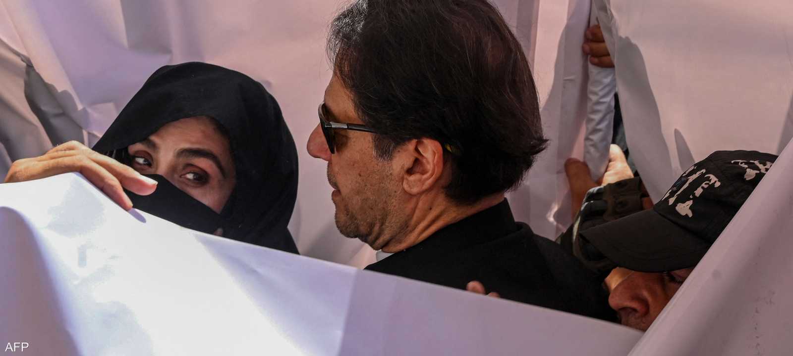 عمران خان وزوجته بشرى