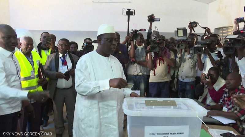 واشنطن وباريس تطالبان السنغال بالإسراع لتحديد موعد للانتخاب