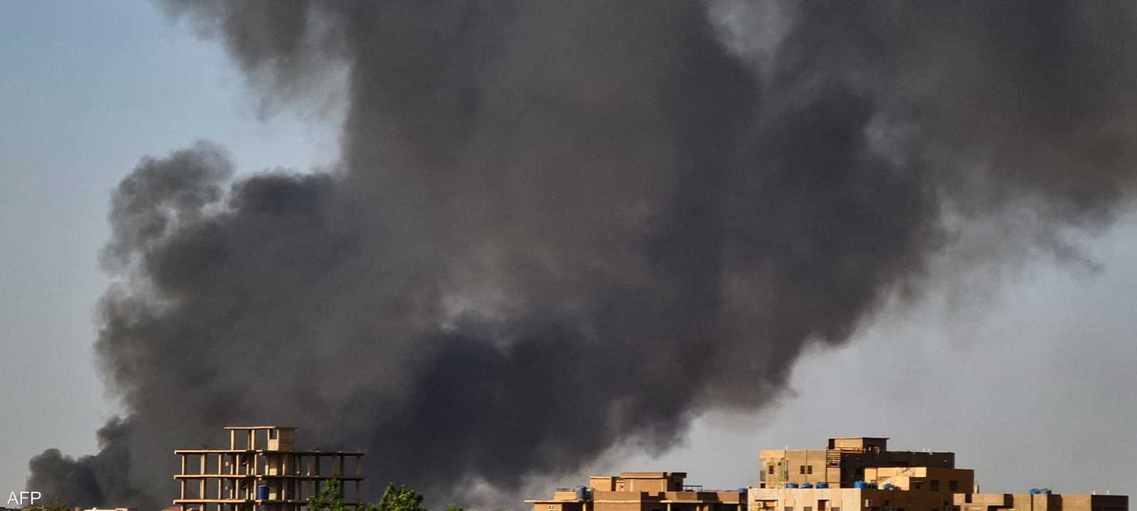 دخان يتصاعد فوق المباني في الخرطوم